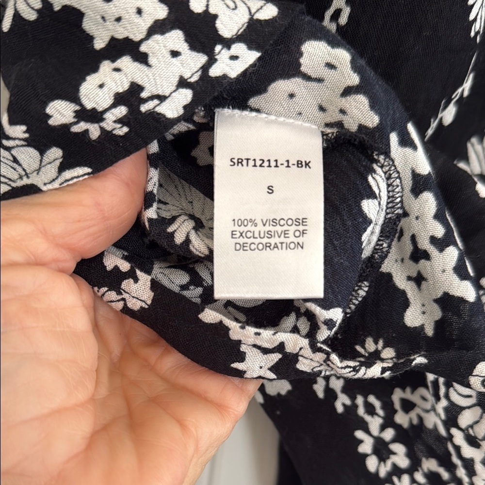 THML Black and White Ruffled Short Sleeve Blouse - Picture 7 of 8